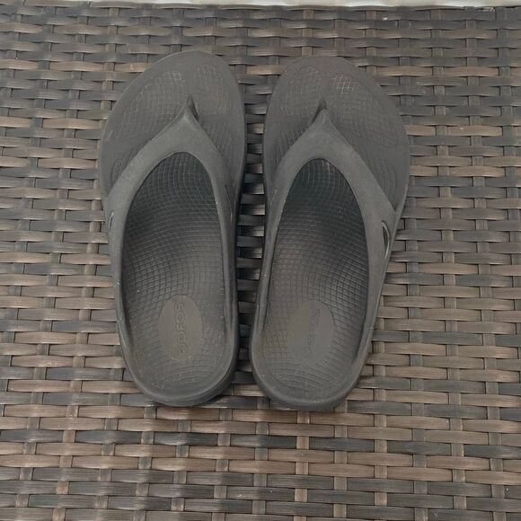 Oofos sandals, woman’s size 9 - Picture 4 of 6